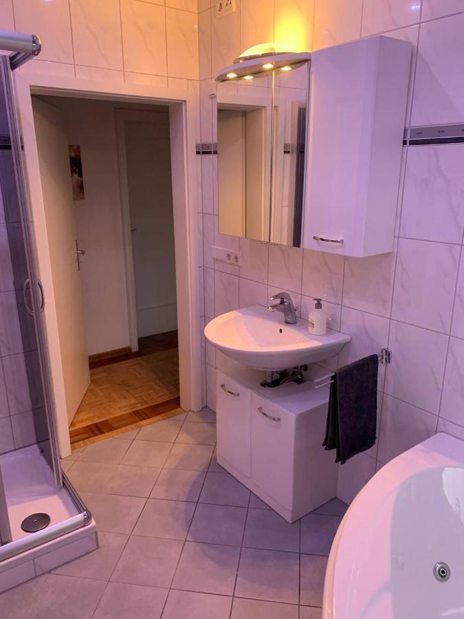 Mainpark Apartment 4 Schlafzimmer Bis Zu 10 Personen Direkt Ueber Aschaffapartment Bei Aschaffenburg Mainaschaff 外观 照片